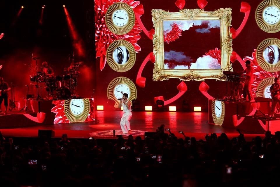 Los lugares del recinto se llenaron de grupos de niñas y adolescentes que no se perdieron el show de su ídolo.