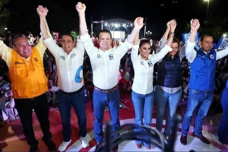 El priista Esteban Villegas fue respaldado por los dirigentes del PRD, Jesús Zambrano, y del PAN, Marko Cortés, así como por la diputada Margarita Zavala.