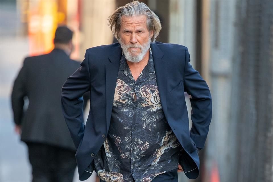 Tras padecer linfoma, el actor Jeff Bridges fue sometido a quimioterapias que debilitaron su organismo y benefició al Covid-19.