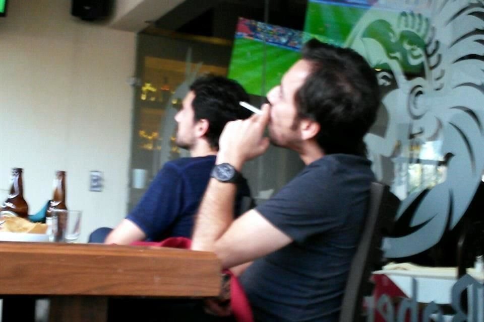 El Gobierno federal alista más restricciones al consumo de tabaco en lugares públicos y a su venta y publicidad.