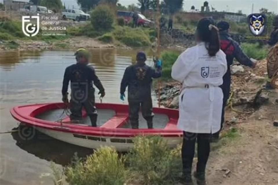 Personal de la Fiscalía, así como Bomberos, realizaron la búsqueda y hallazgo del cuerpo de Karen.