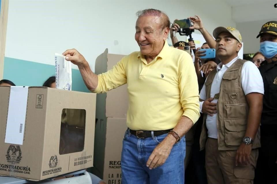 Rodolfo Hernández el domingo al depositar su boleta en las elecciones presidenciales.