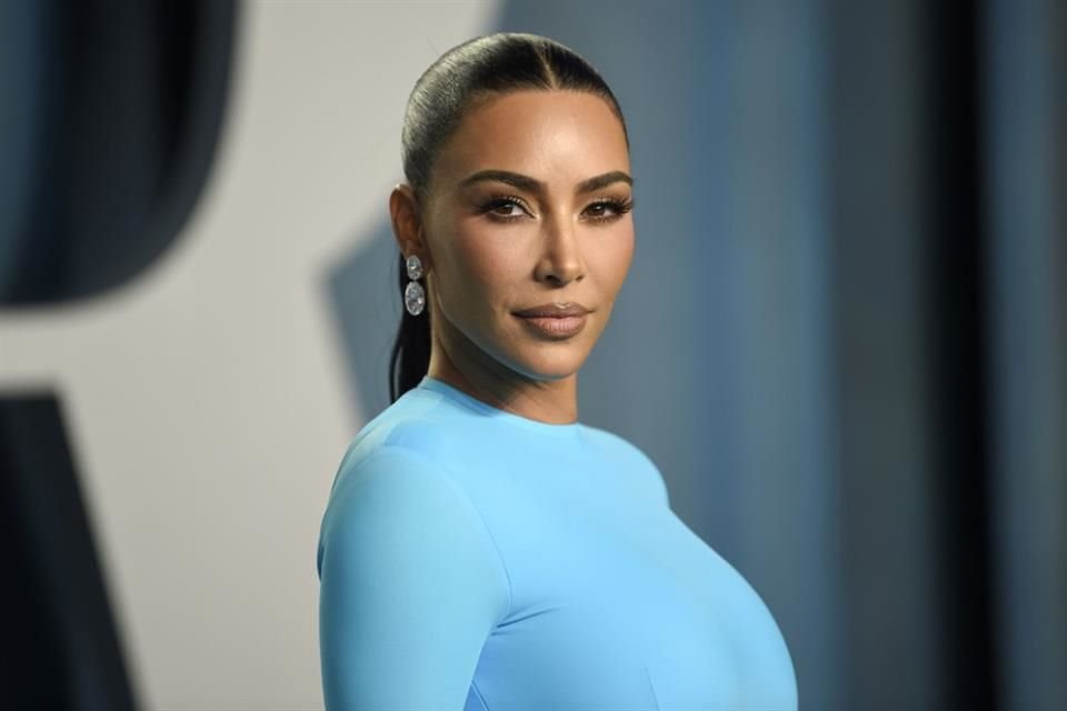 Kim Kardashian lanzó su nueva línea de cuidado de la piel en conjunto con la empresa de belleza Coty; contará con exfoliantes y cremas.