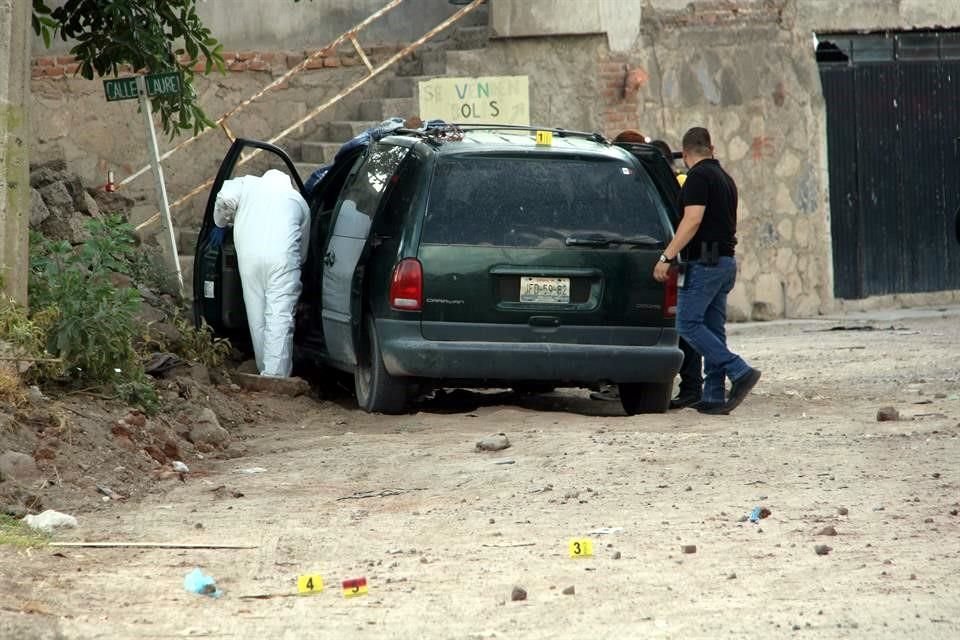 El vehículo de la víctima se impactó con unas piedras.