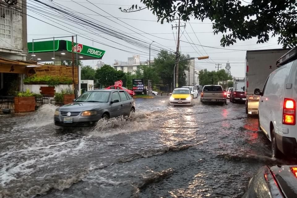 Lluvia en Alemania y Avenida Federalismo.