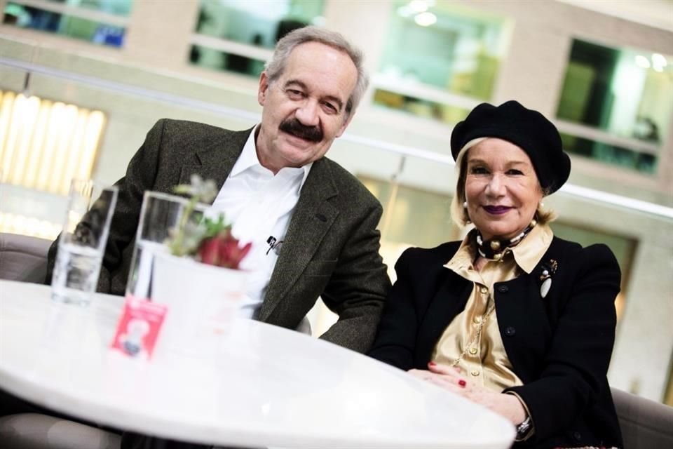 Enrique Goldbard y Guadalupe Loaeza en una imagen tomada los primeros días de 2020, previo al cierre de actividades por la pandemia de Covid-19, durante la inauguración del Festival de Cine Judío.