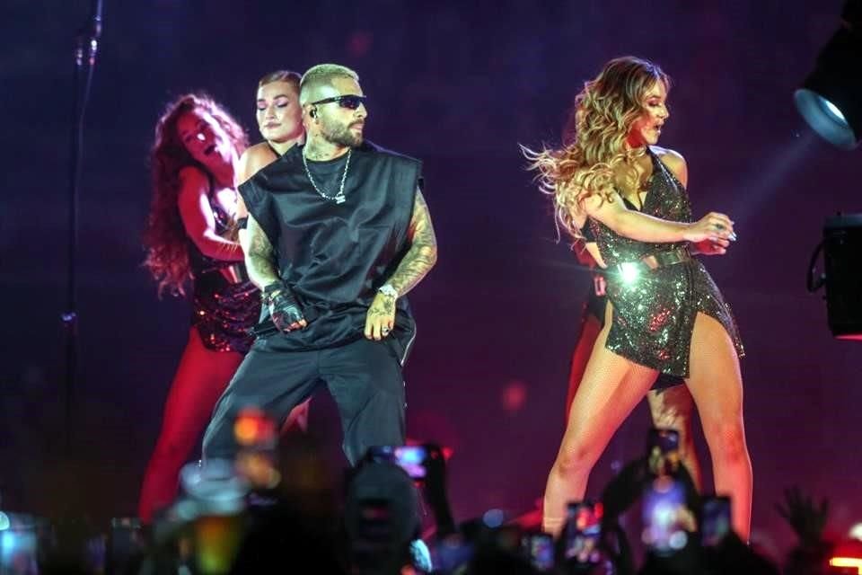 Maluma sedujo con movimientos sexys.