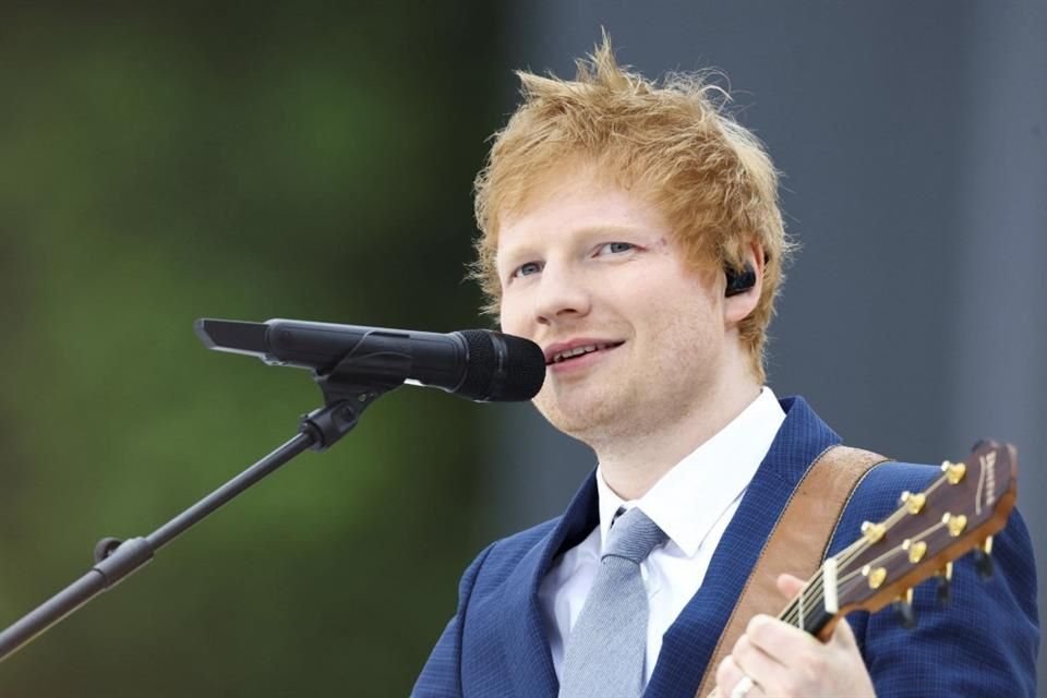 Ed Sheeran participó en la versión de 'God Save The Queen' ante el Palacio de Buckingham.