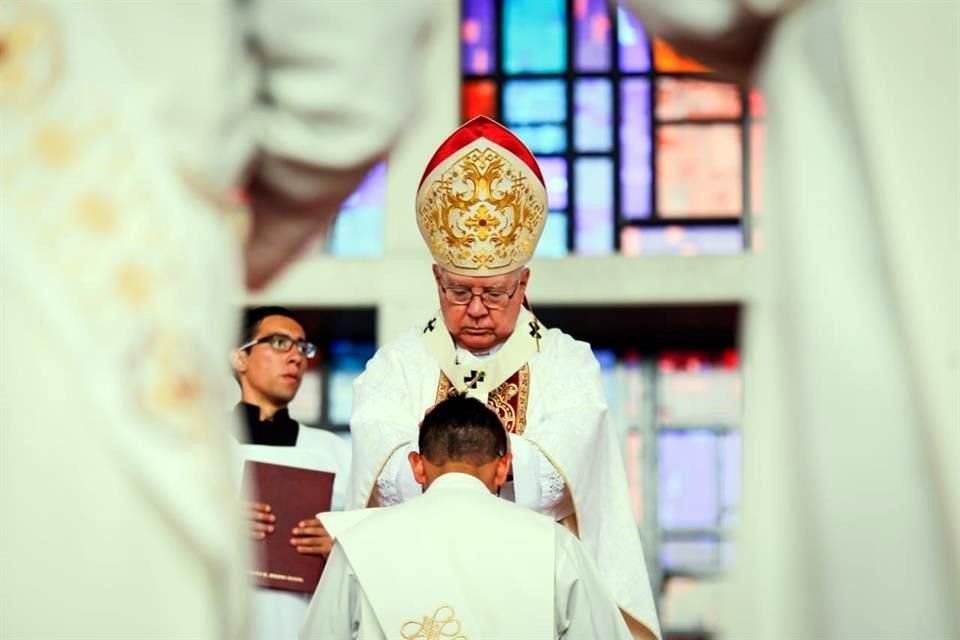 El Cardenal Francisco Robles Ortega presidió las 2 ceremonias de ordenación sacerdotal y la de ordenación diaconal.