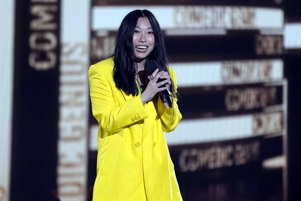 Awkwafina fue quien presentó el premio honorario a Jack Black.