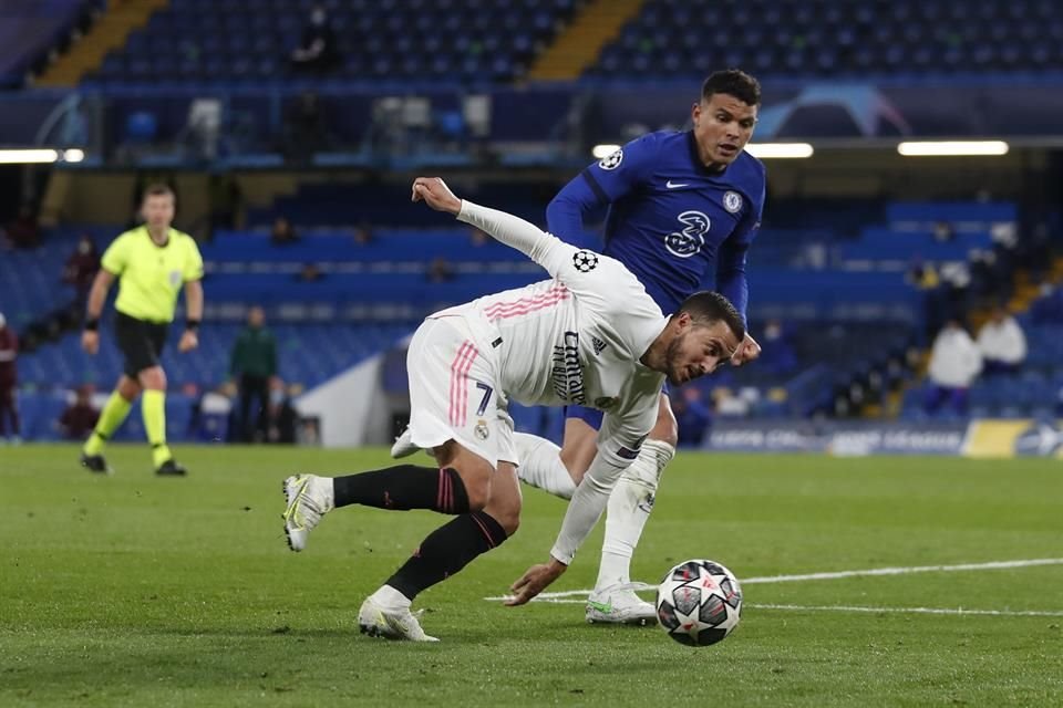 Hazard fue titular en su regreso a Stamford Bridge, pero no generó peligro.