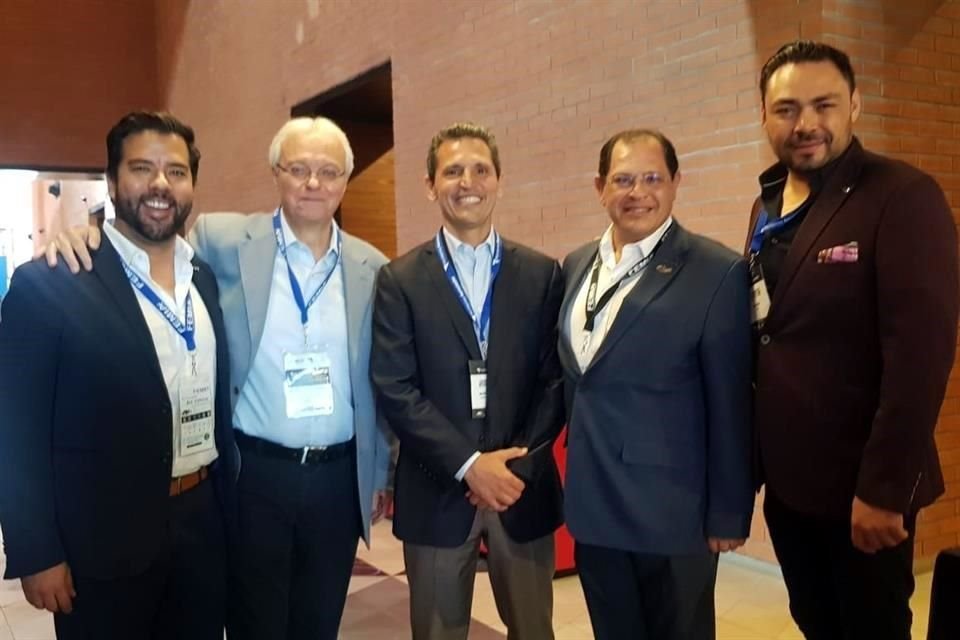 René Espinosa (izq. a der.), de Feima; Juan Carlos Corral, del Aerocluster de Querétaro; Eduardo Garza T., de Frisa; Luis Lizcano, de Femia, y Jaime Pérez, del Aerocluster Monterrey.