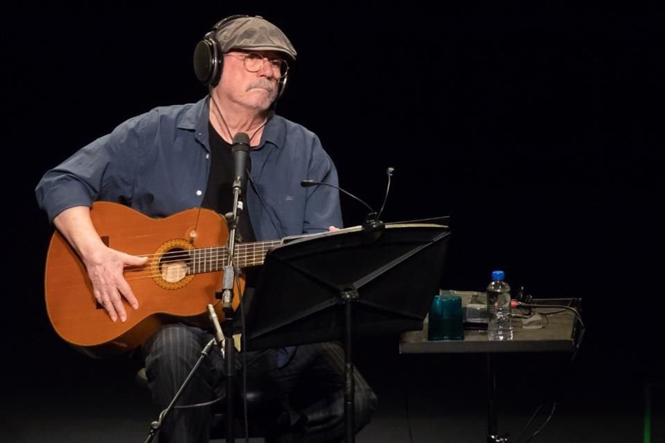 El trovador Silvio Rodríguez cantó en honor del Presidente AMLO 'El Necio' ante la ovación de 10 mil fans en el Auditorio Nacional.