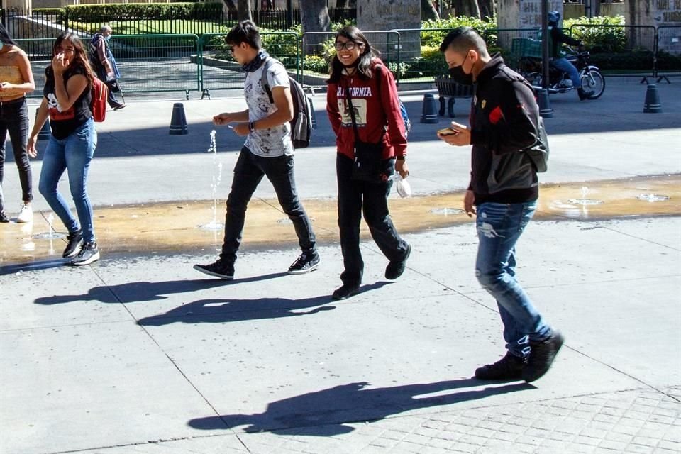 Ante el incremento de casos de Covid-19, la UdeG volvió a hacer obligatorio el uso de cubrebocas en todos los espacios universitarios.