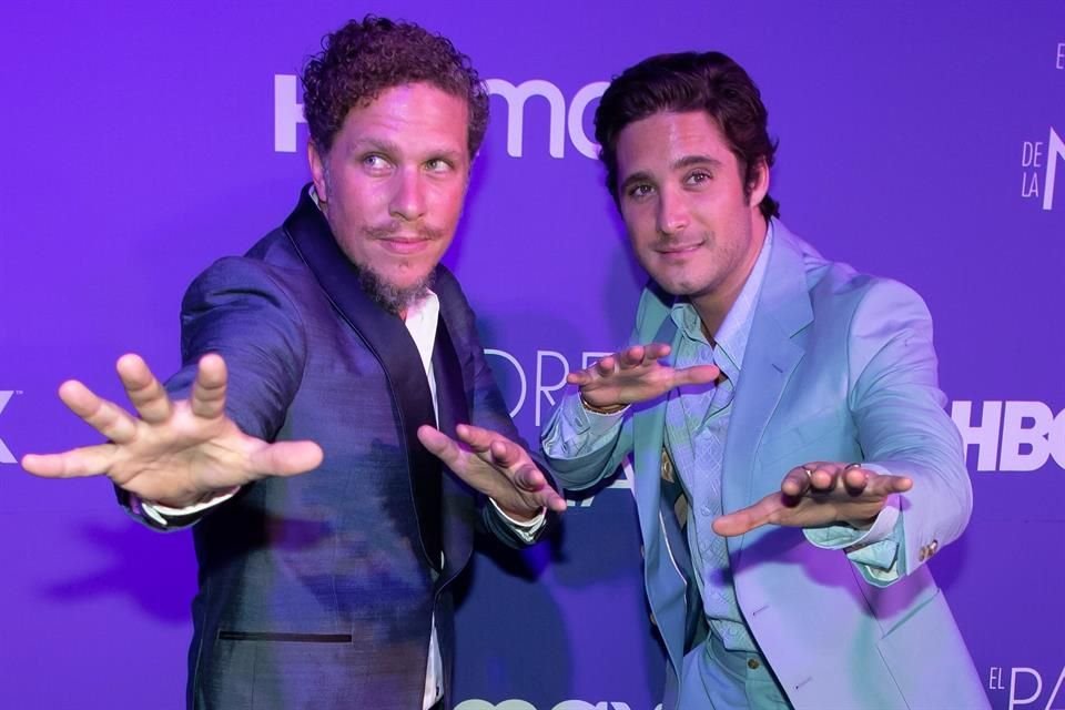 Gaz Alazraki y Diego Boneta se divirtieron durante la alfombra morada.