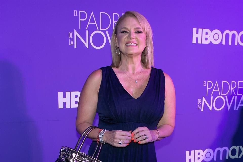 L actriz Erika Buenfil no se perdió del derroche latino.