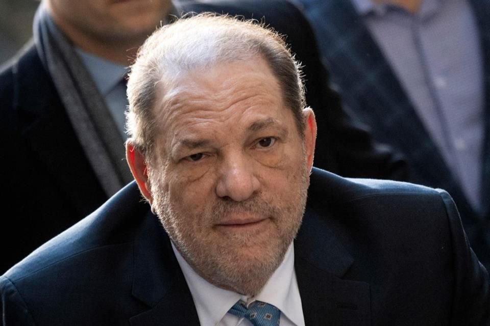 Harvey Weinstein enfrentará dos cargos de abuso sexual en Gran Bretaña por agresiones contra una mujer supuestamente cometidas en 1996.