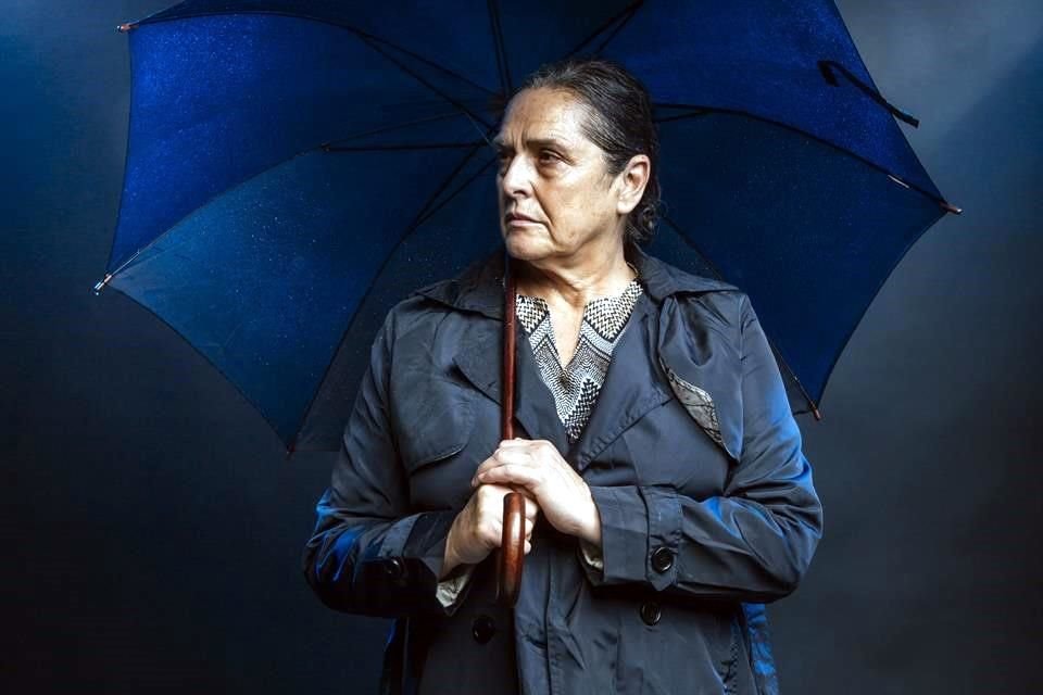 Cecilia Toussaint protagoniza 'Cuando la Lluvia Deje de Caer', que estrena en el Teatro Rafael Solana.