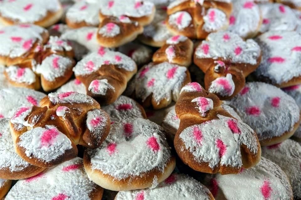 Elia Guadalupe Prado Isidoro heredó la receta del pan tachihual se su suegra, regalo que mantiene vigente en su natal Zacoalco de Torres.