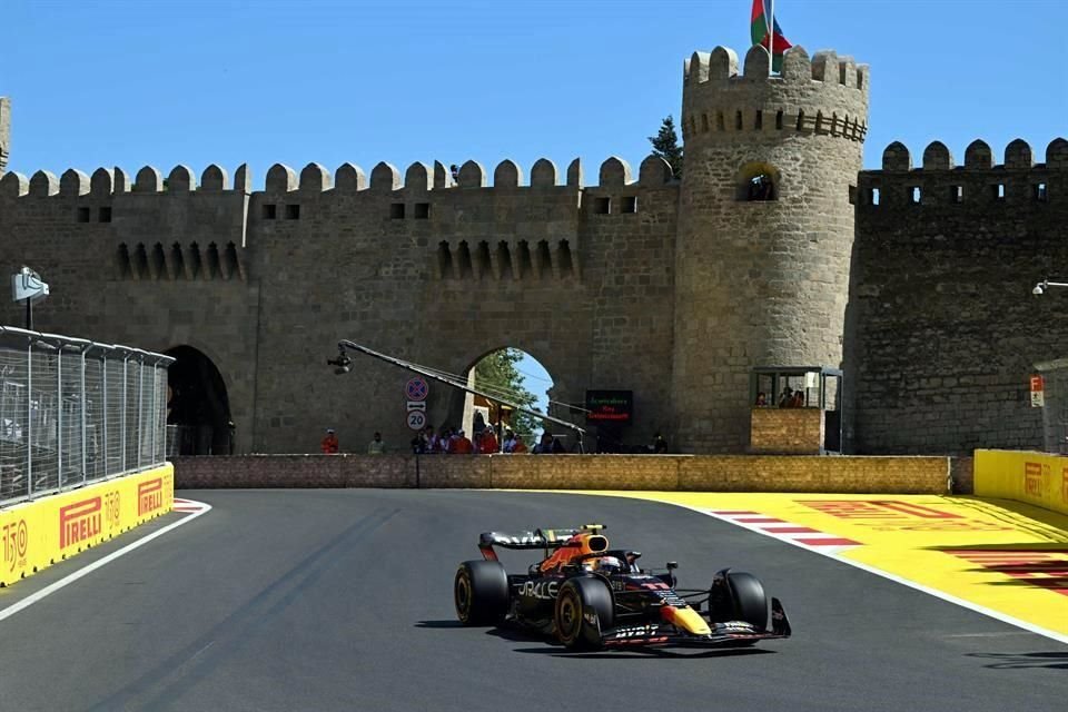 Checo Pérez fue el mejor en primera práctica en Azerbaiyán.