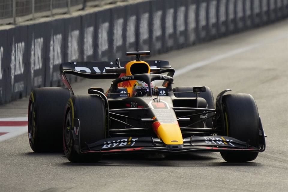 El piloto mexicano Sergio Pérez dominó la tercera práctica para el Gran Premio de Azerbaiyán.