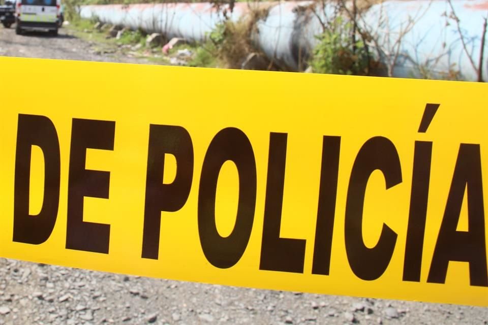 Autoridades descubrieron los homicidios de tres hombres en Tlajomulco y Zapopan, durante la noche del viernes y la madrugada de este sábado.