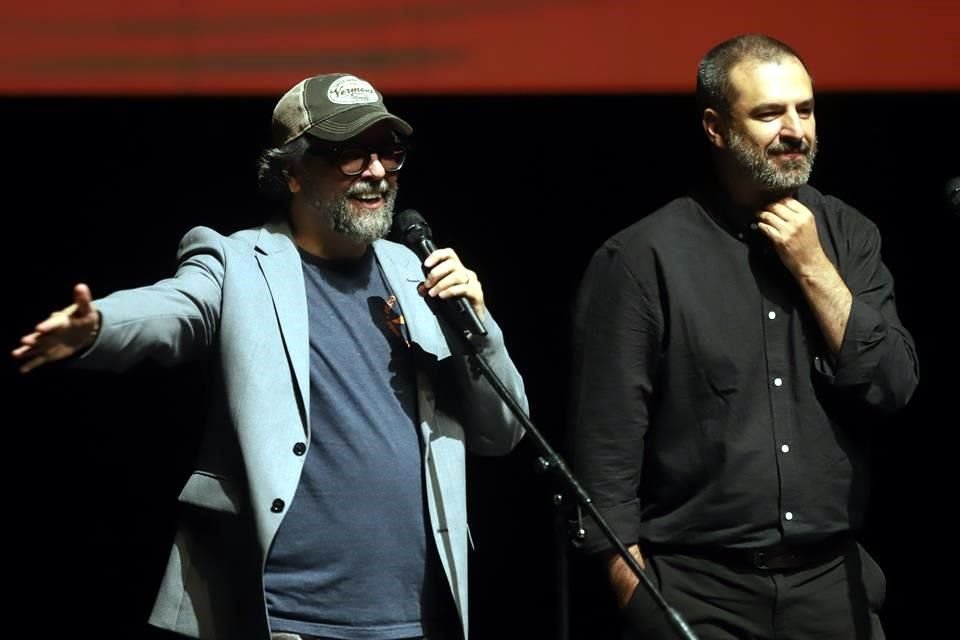 Liniers y Alberto Montt realizaron stand up ilustrado en el Festival Internacional de Cine de Guadalajara.