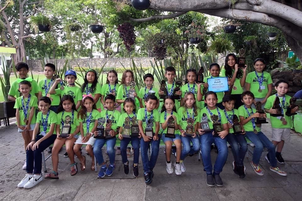 Estudiantes del World Academy 'Making  Talents' que participaron en el Campeonato Nacional de Aloha Mental Arithmetic y ganaron trofeos y medallas.
