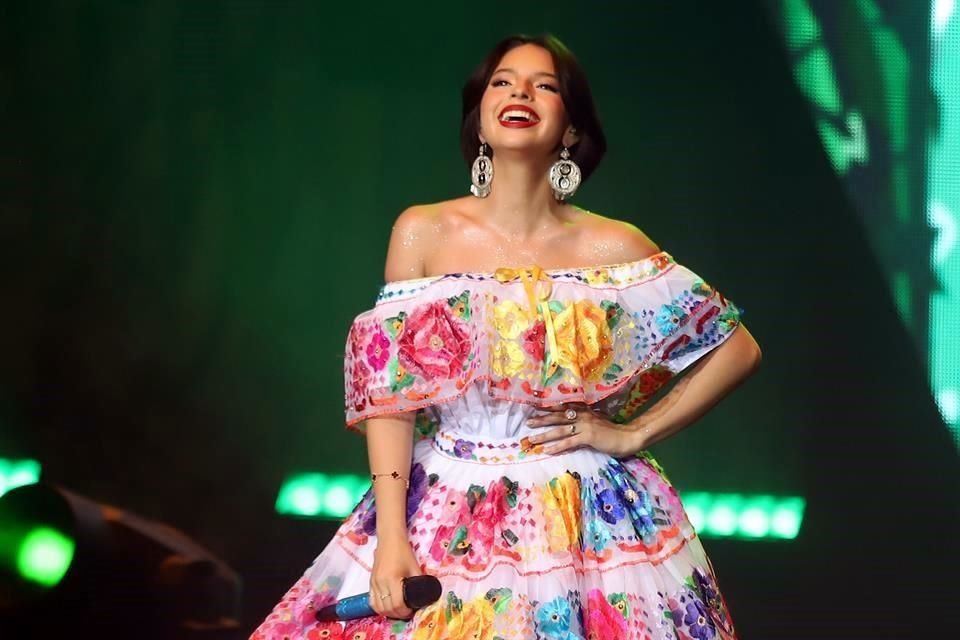 Ángela Aguilar se entregó a sus angelitas y angelitos en el Auditorio Telmex.