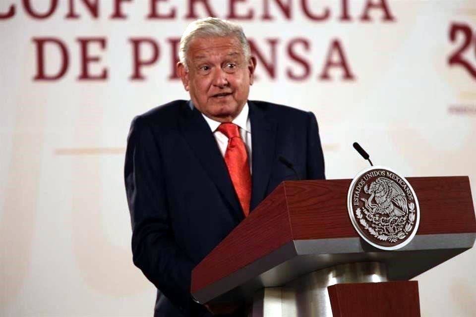 AMLO dijo que EU tiene un 'grave problema' con gasolina cara porque dejaron de invertir en petróleo pues es la era de los autos eléctricos.