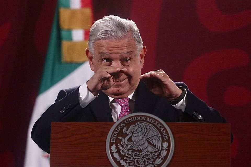 AMLO afirmó que los dirigentes de la alianza Va por México (PAN-PRI-PRD) lo ayudan y parecen promotores de la cuarta transformación.