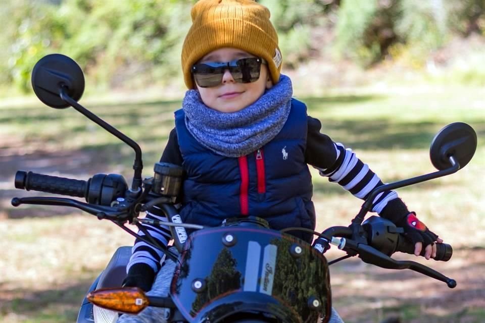 No hay mejor plan para el Día del Padre que compartir una actividad con tus hijos, y justo así celebrará la fecha el actor Marcus Ornellas: junto a su pequeño hijo Diego, y su inseparable moto.