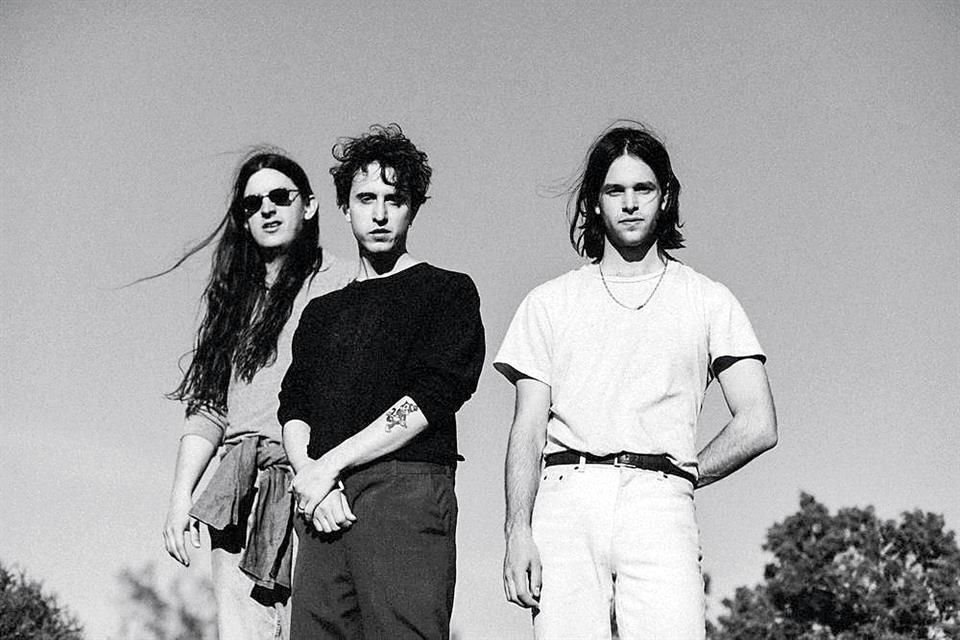 La agrupación de rock independiente, Beach Fossils, regresa a la CDMX con un enérgico concierto en el Frontón México.