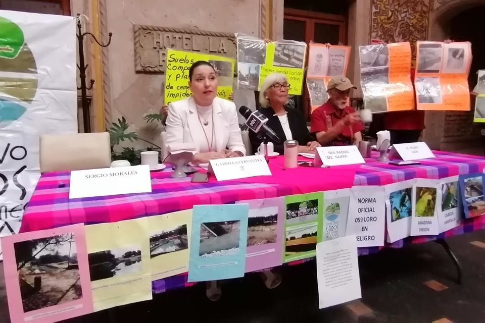 Integrantes del Colectivo Unido Por Jardines de la Paz y Colonias Aledañas A.C.