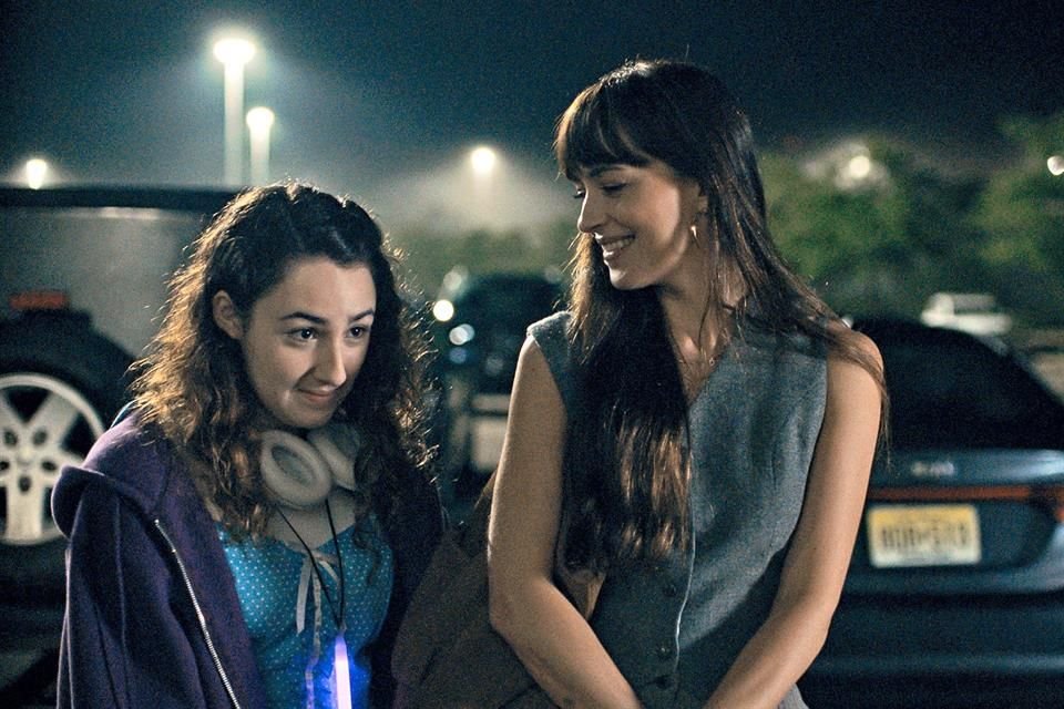 Estrena en Apple TV+ 'Cha Cha Real Smooth', la nueva película dirigida por Cooper Raiff y producida por Dakota Johnson.