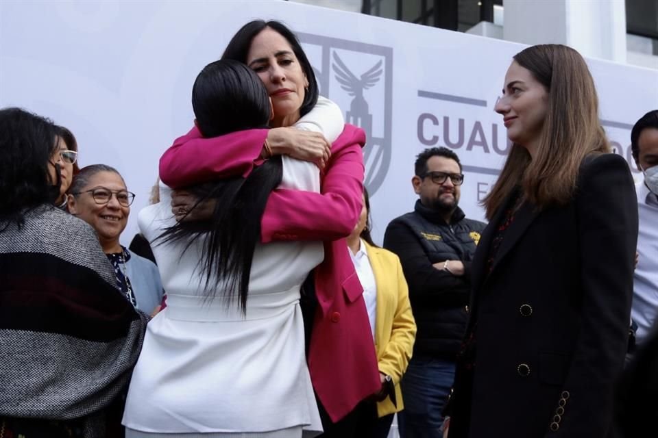 En el templete colocado en la explanada del Guelatao estuvieron presentes alcaldes y alcaldesas de Oposición.