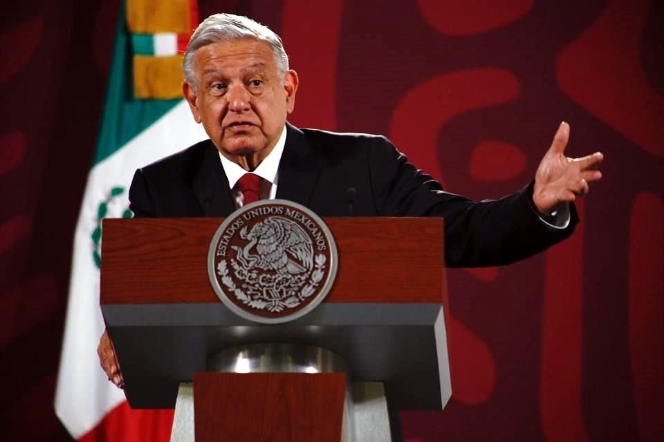 AMLO durante conferencia mañanera en Palacio Nacional.