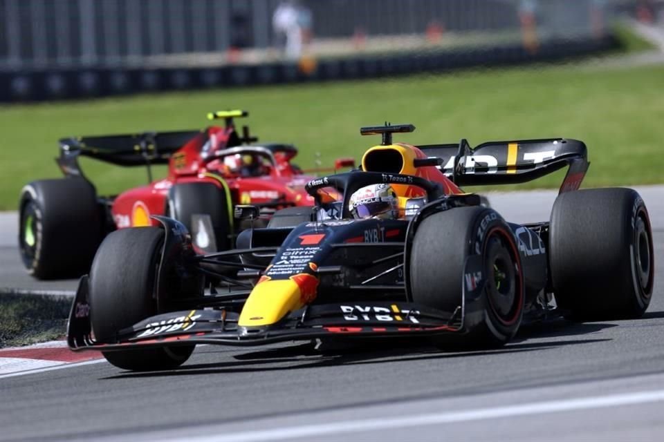 Max Verstappen supo contener la presión de Carlos Sainz.