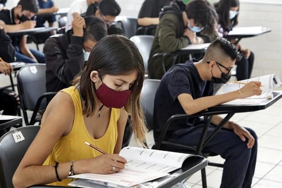 La Jefa de Gobierno planteó que debería eliminarse el examen de selección para ingreso a la educación media superior en todo el País.