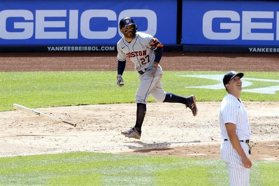 José Altuve celebró además su cumpleaños 31 en este partido.