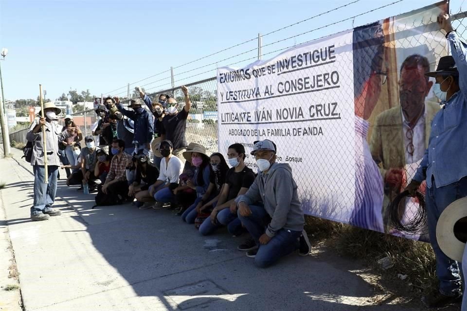 El sábado pasado se manifestaron colectivos en Colomos III ante el conflicto que hay entre particulares y el Gobierno estatal.