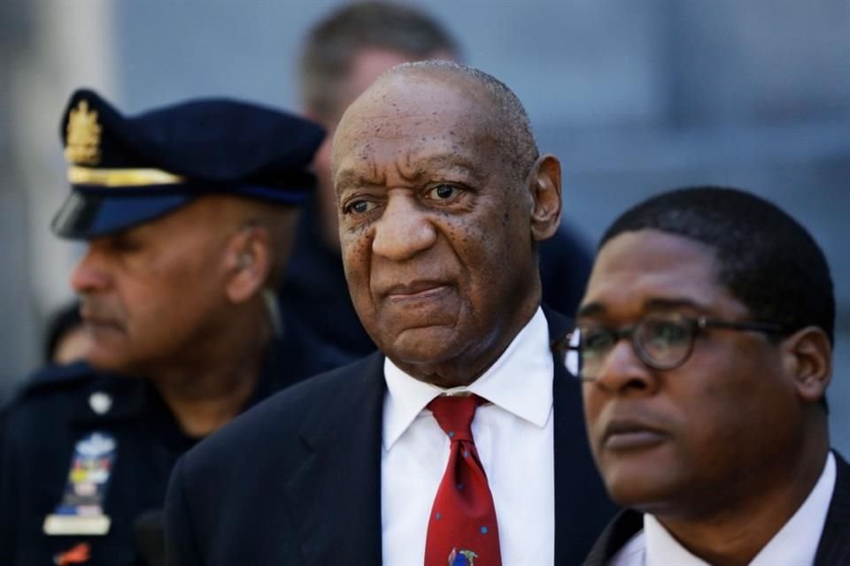 Jurado determinó que Bill Cosby abusó sexualmente de una menor de edad, a quien deberá pagar 500 mil dólares como compensación por el daño.