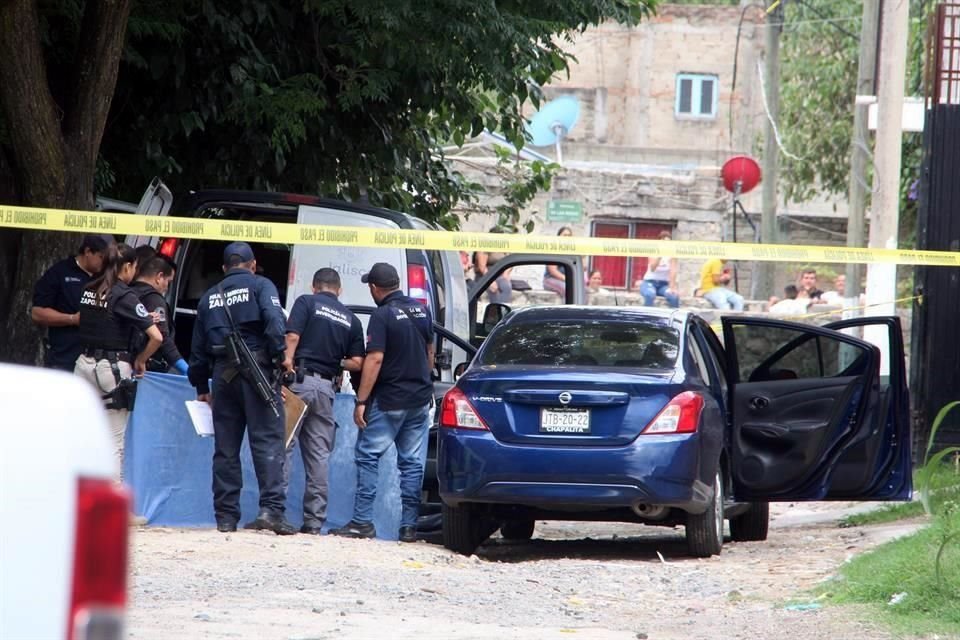 Con un balazo en el cachete fue asesinado el conductor de un Nissan Versa y murió en la Colonia Mariano Otero de Zapopan.