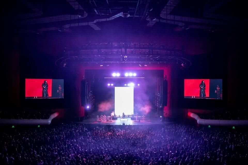 El inicio de su gira abarrotó con el Auditorio Nacional ante 10 mil fanáticos.
