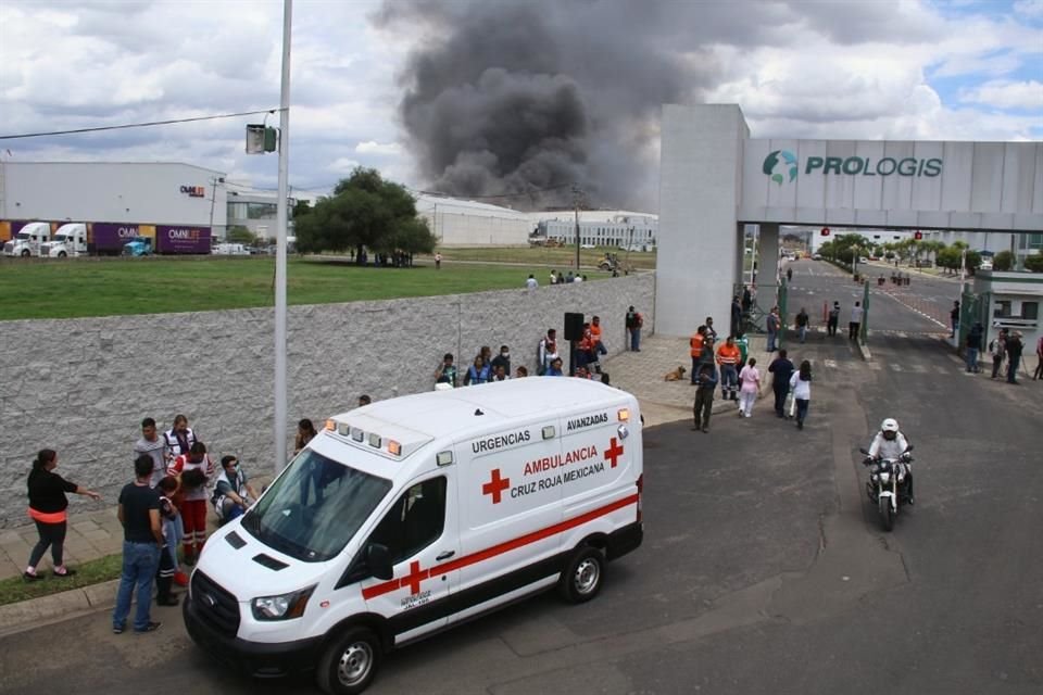 Protección Civil informó que los dos hombres que resultaron heridos ayer en el incendio en el parque industrial Prologis Park El Salto perdieron la vida.