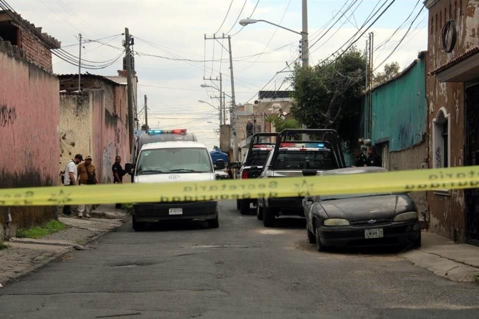 Aproximadamente a las 15:30 horas se reportó el asesinato de un hombre en una vecindad de la Colonia Lomas de Tlaquepaque.