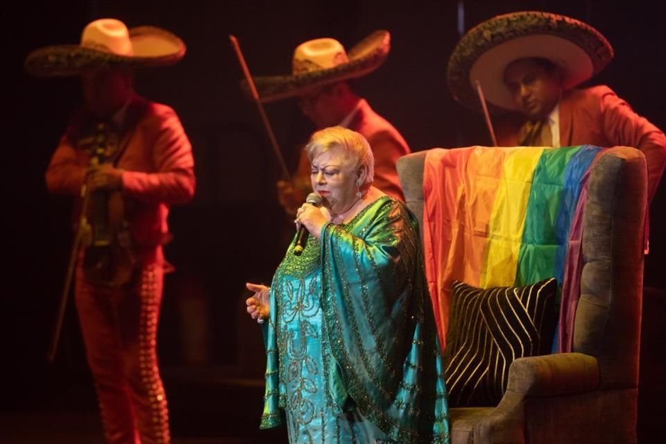 Lupita D'Alessio y Paquita la del Barrio deleitaron al público de la Arena Ciudad de México.