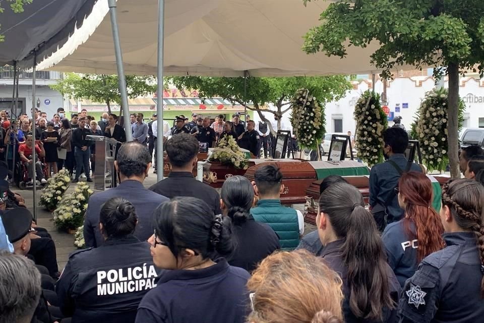 Hoy, dos de los elementos serán sepultados en El Salto y se prevé que mañana sean inhumados los otros dos en Guadalajara.