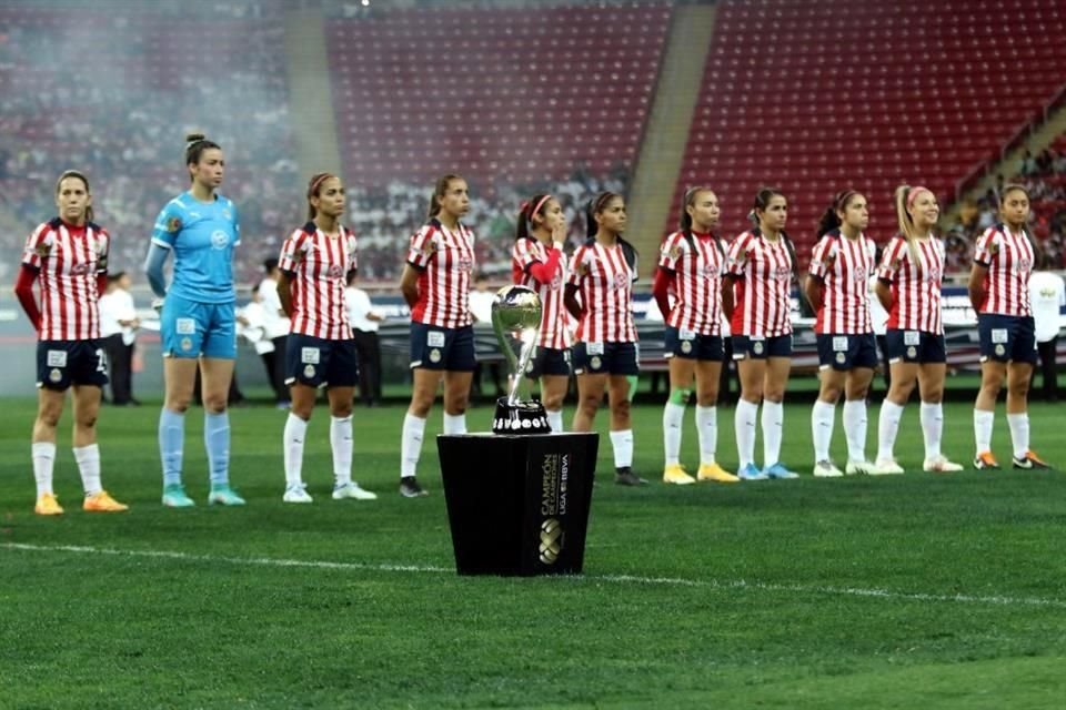 La Final de Ida del Campeón de Campeones entre los equipos femeniles de Chivas y Rayadas se jugó en el Estadio Akron.