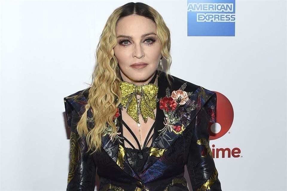 Madonna encendió el escenario de Nueva York tras protagonizar un beso lésbico con la rapera dominicana Tokischa.